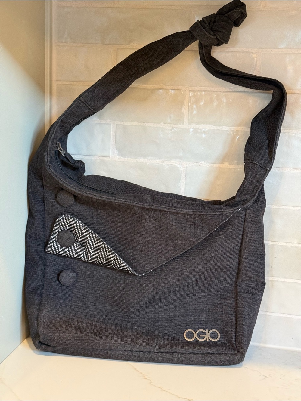 OGIO Brooklyn Charcoal Black
Crossbody Messenger Bag Tablet
Purse Travel Gray